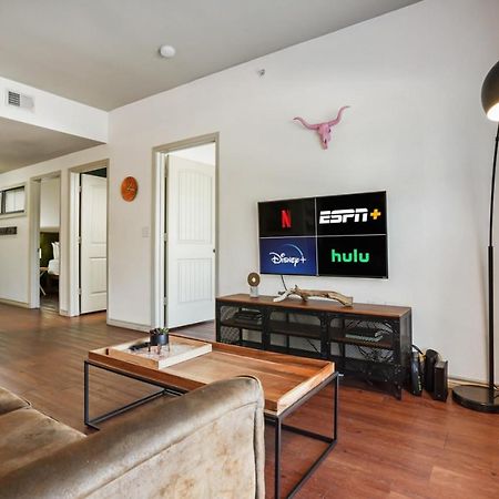 Stylish 4Br With Smart Tv And Free Garage Parking Apartment Austin Exterior foto