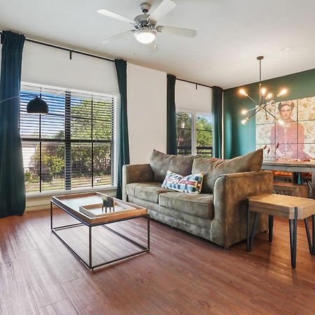 Stylish 4Br With Smart Tv And Free Garage Parking Apartment Austin Exterior foto