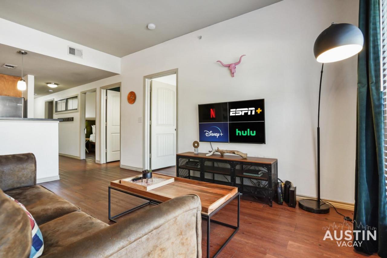 Stylish 4Br With Smart Tv And Free Garage Parking Apartment Austin Exterior foto