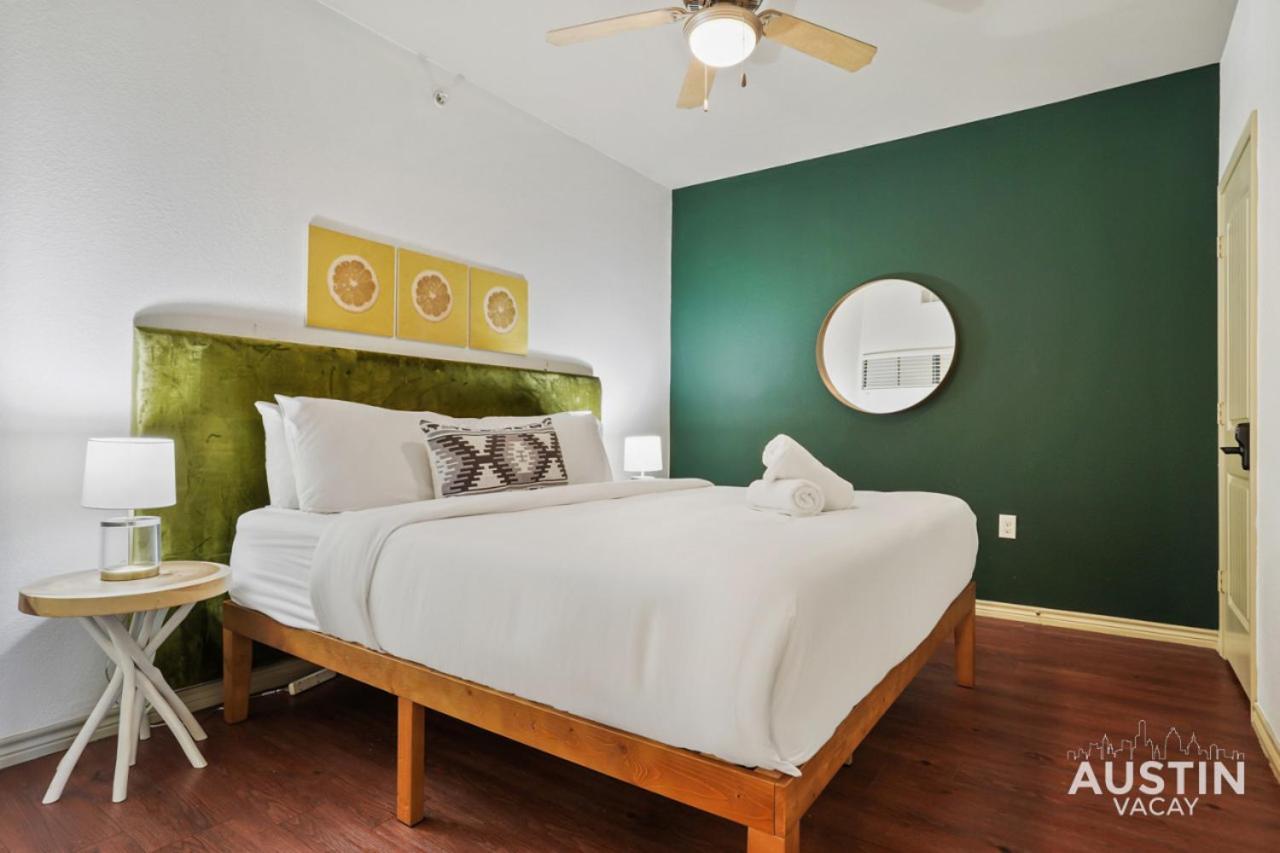 Stylish 4Br With Smart Tv And Free Garage Parking Apartment Austin Exterior foto