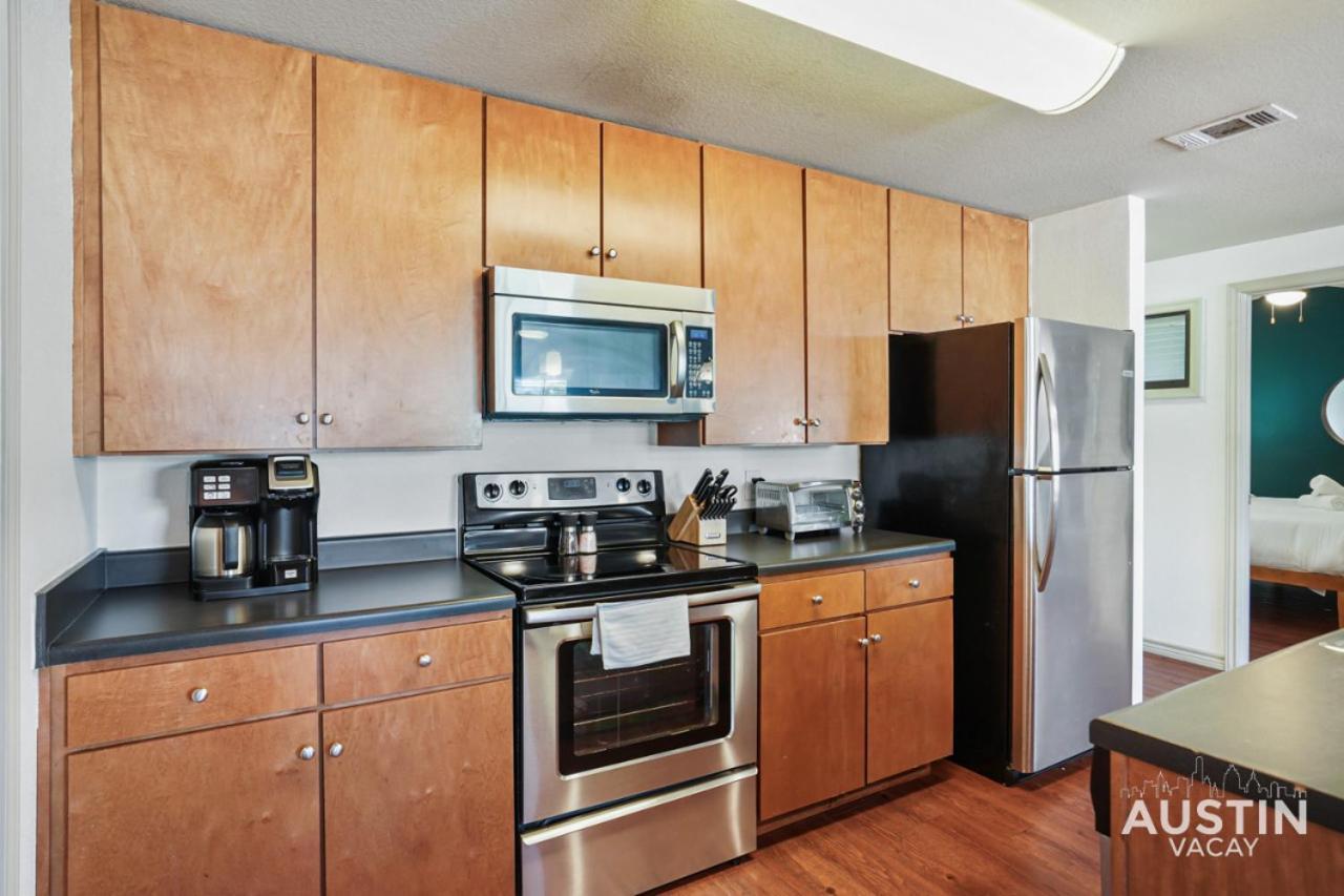 Stylish 4Br With Smart Tv And Free Garage Parking Apartment Austin Exterior foto