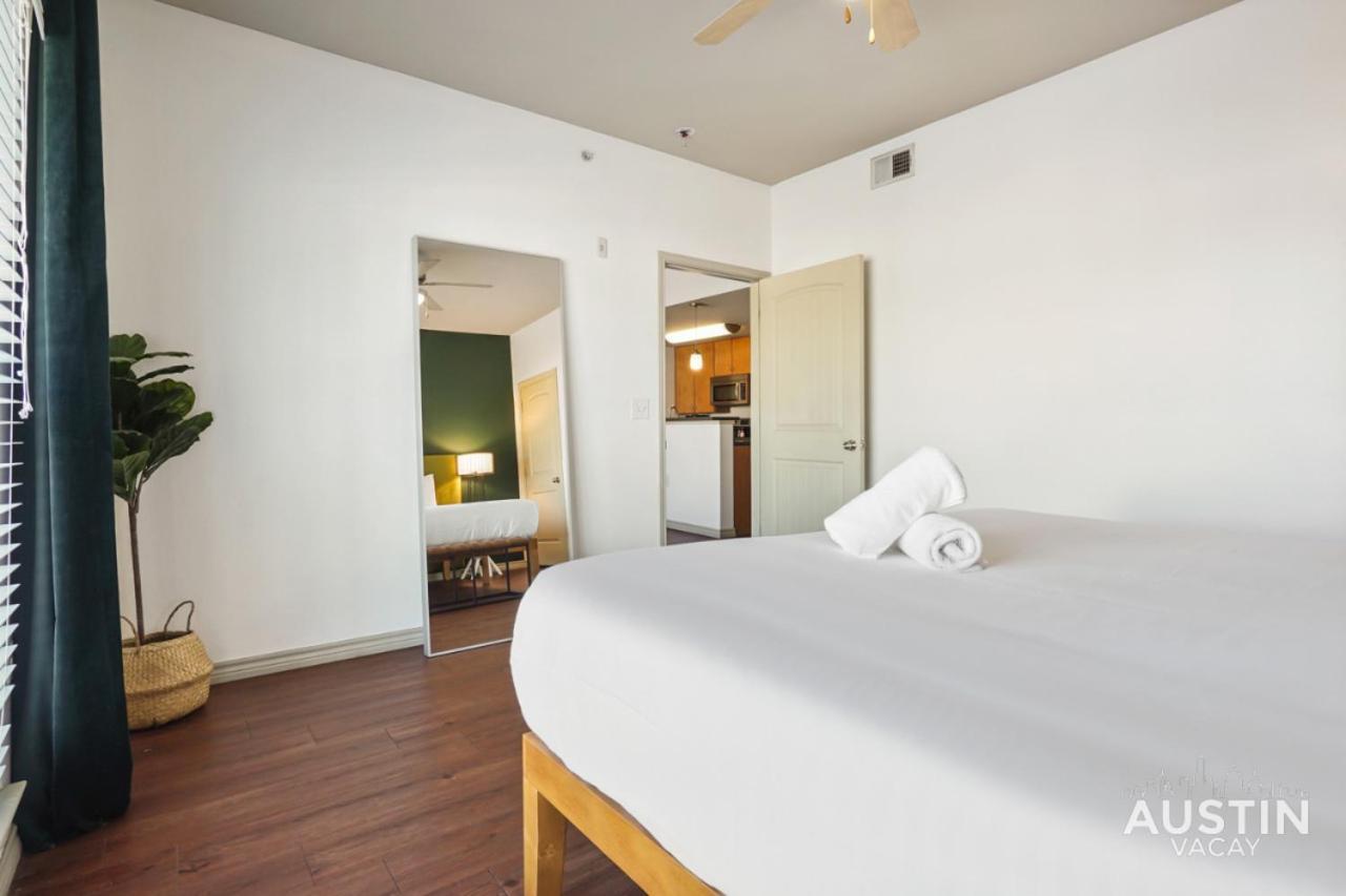 Stylish 4Br With Smart Tv And Free Garage Parking Apartment Austin Exterior foto