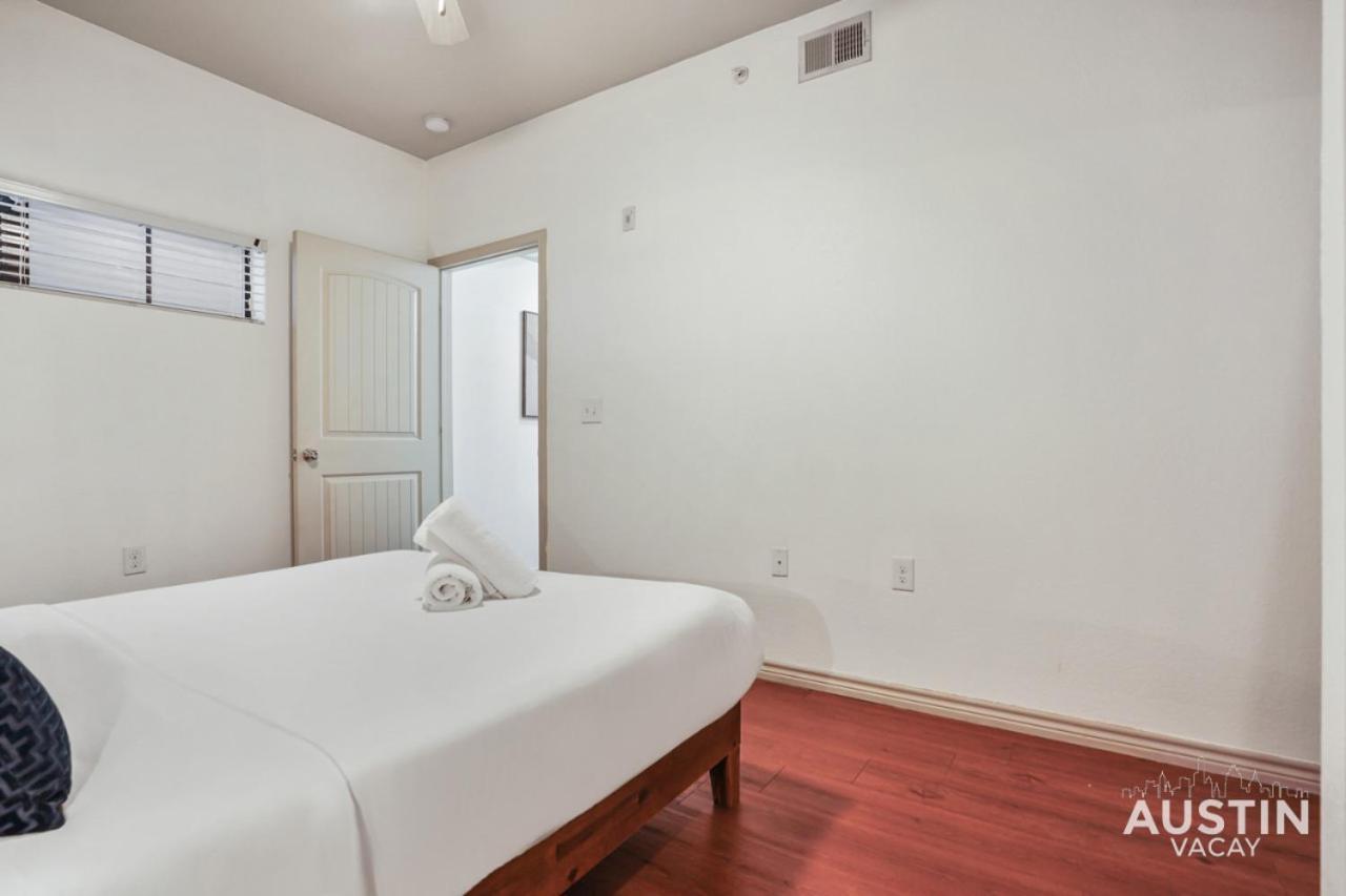Stylish 4Br With Smart Tv And Free Garage Parking Apartment Austin Exterior foto