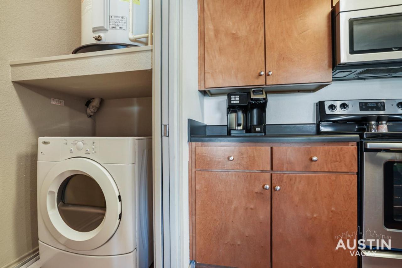 Stylish 4Br With Smart Tv And Free Garage Parking Apartment Austin Exterior foto