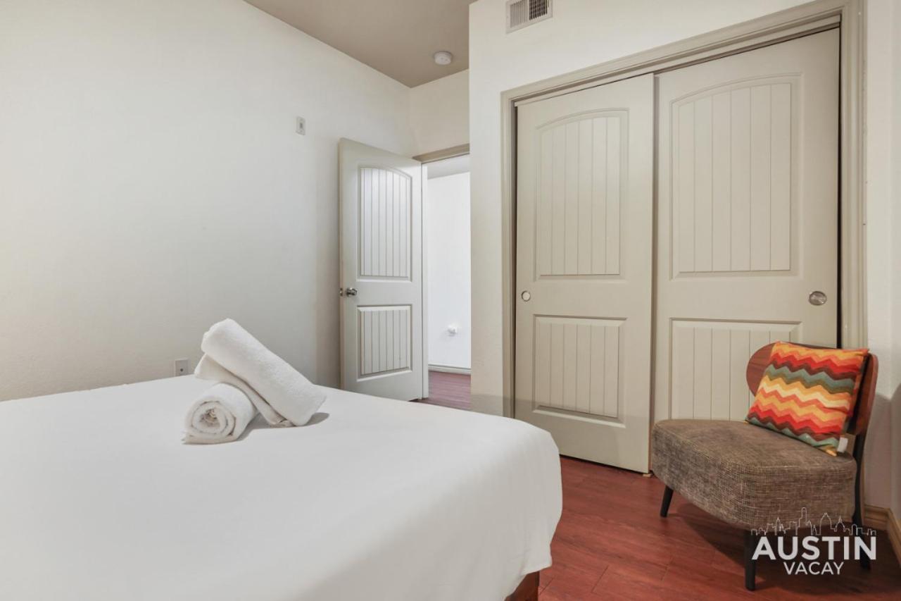 Stylish 4Br With Smart Tv And Free Garage Parking Apartment Austin Exterior foto